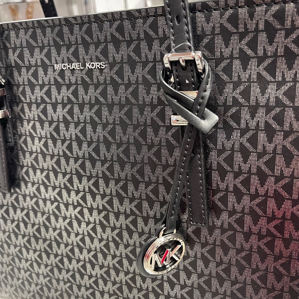 MICHAEL KORS Quinn Large EW Top Zip Metallic Signature Logo Tote Bag
Black 
NWT - Picture 6 of 16